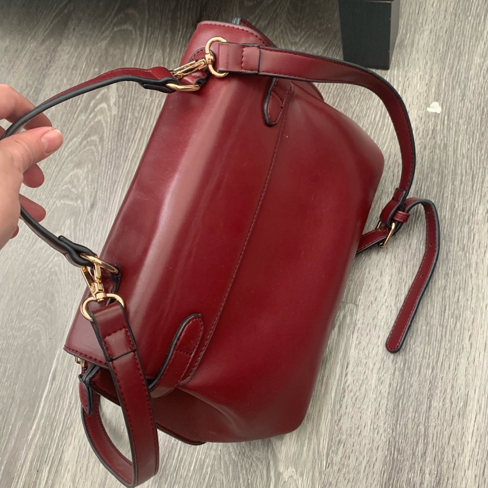 HandBags - Picture 2 of 9